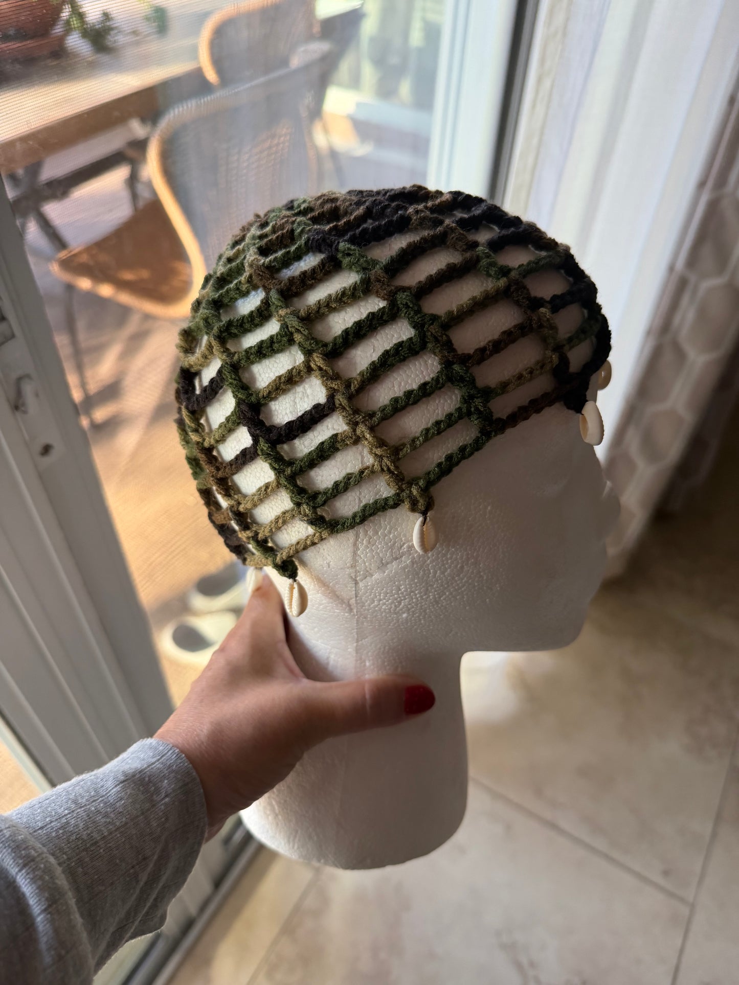 Mesh hat Green with shells