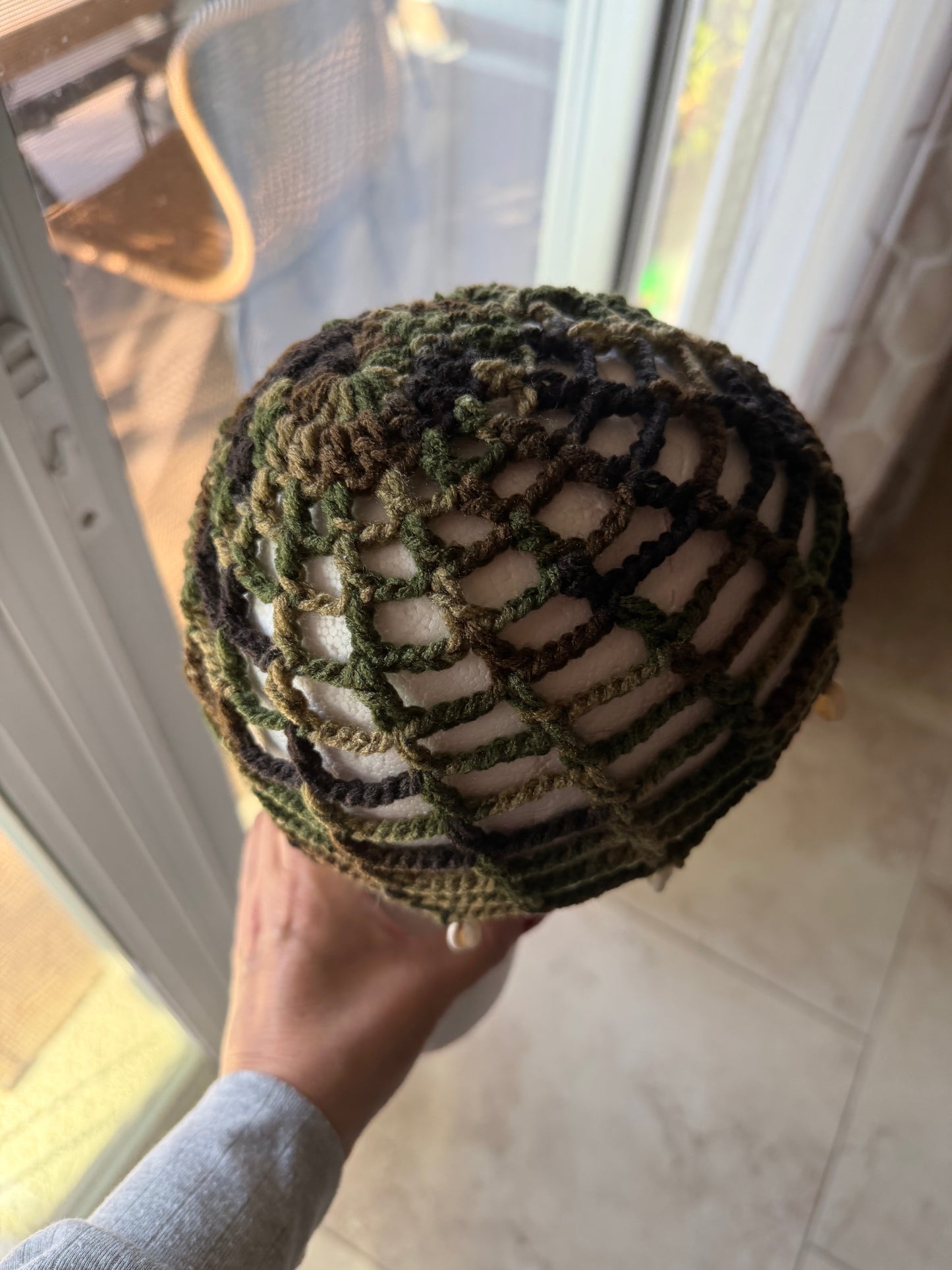Mesh hat Green with shells